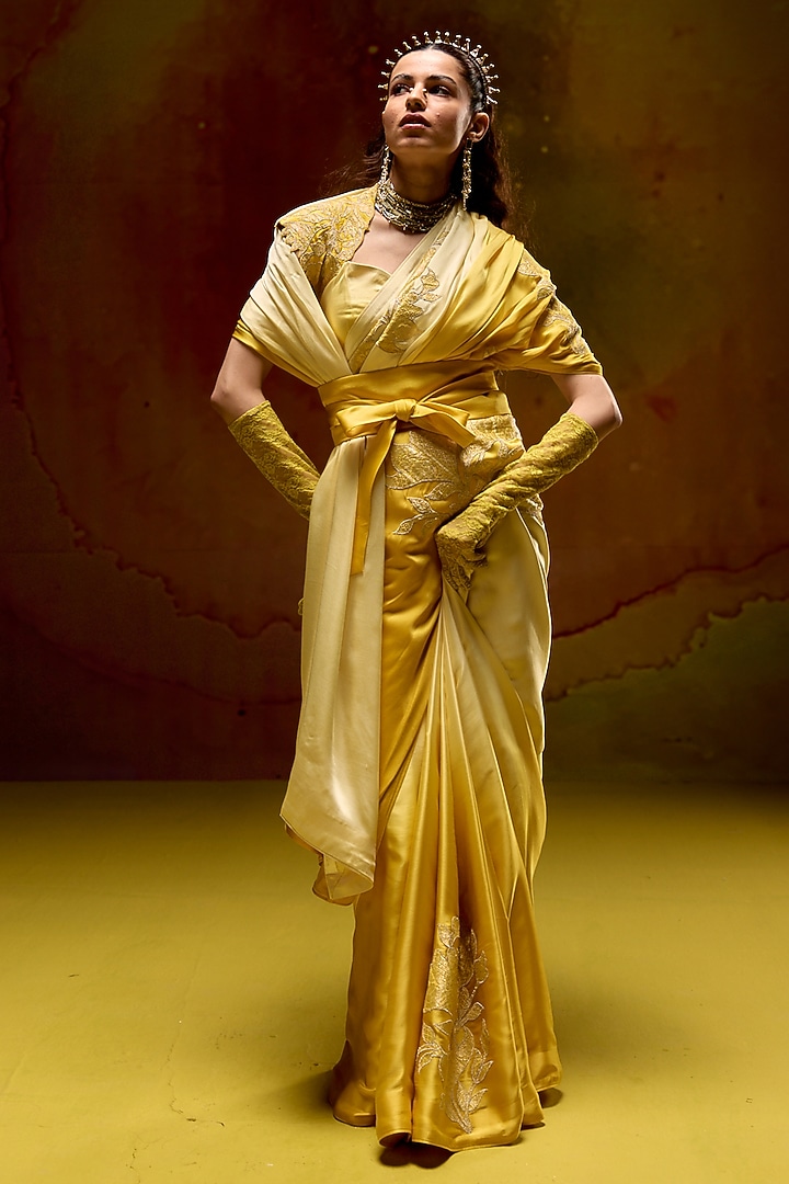 Yellow Ombre Modal Satin Banarasi Zari Applique Work Wedding Saree Set by Kavitha Gutta at Pernia's Pop Up Shop