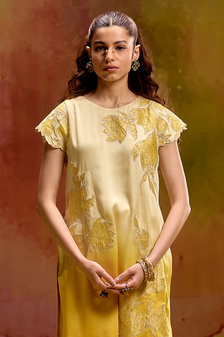 Yellow Modal Satin Banarasi Zari Applique Work Kurta Set by Kavitha Gutta at Pernia's Pop Up Shop