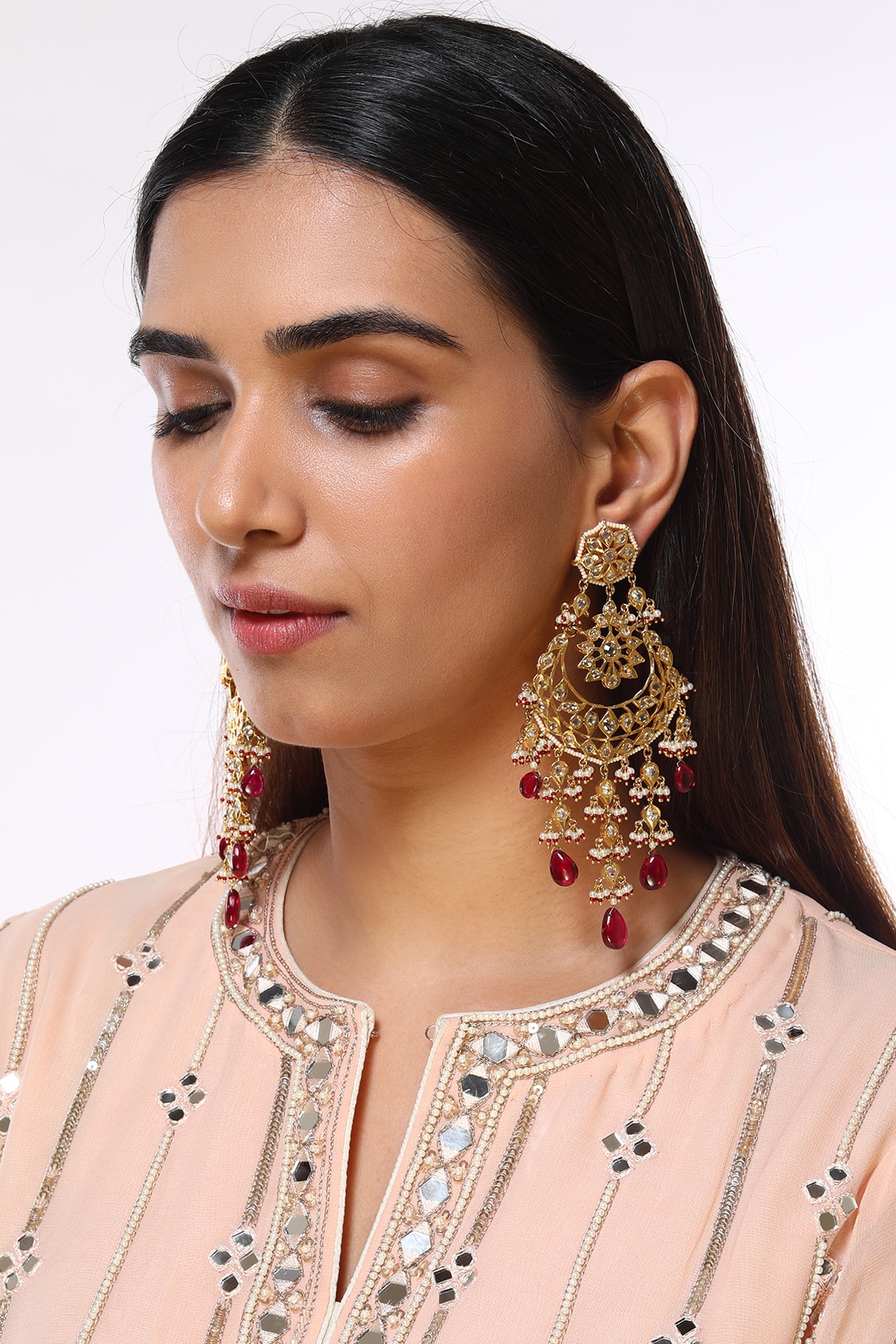 Shop Latest Gold Earrings for Women Online in India - Joyalukkas