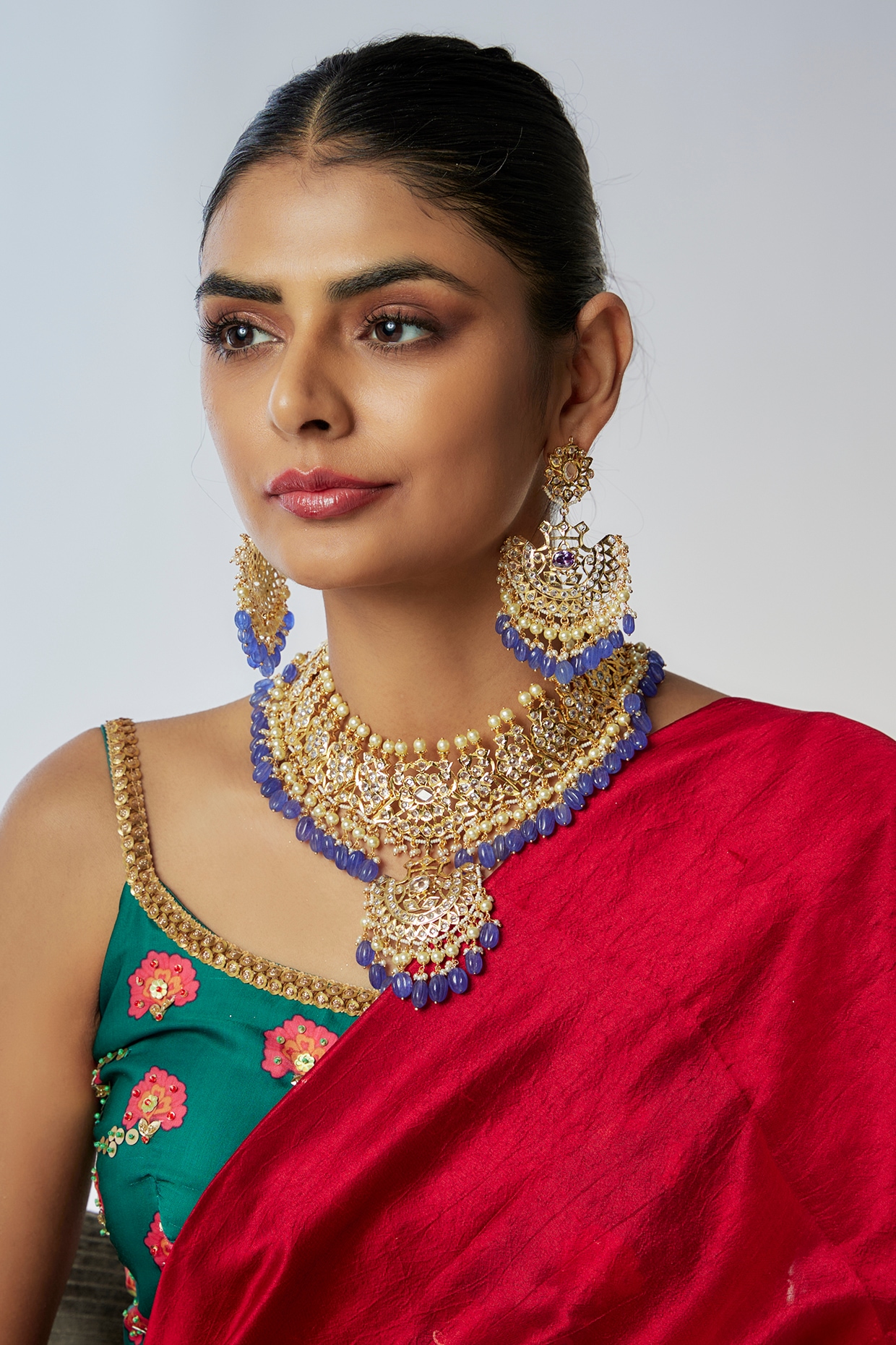 8 Gold Jewellery Necklace Designs That Are Perfect for Your Saree