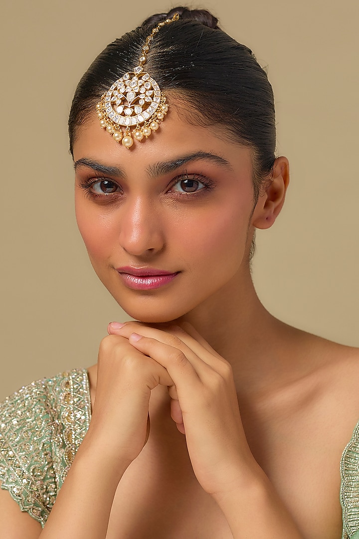 Gold Finish Kundan Polki Maangtikka In Sterling Silver by Kiara Luxe at Pernia's Pop Up Shop