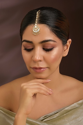 Gold Finish Kundan Polki & Pearl Maangtikka In Sterling Silver by Kiara Luxe