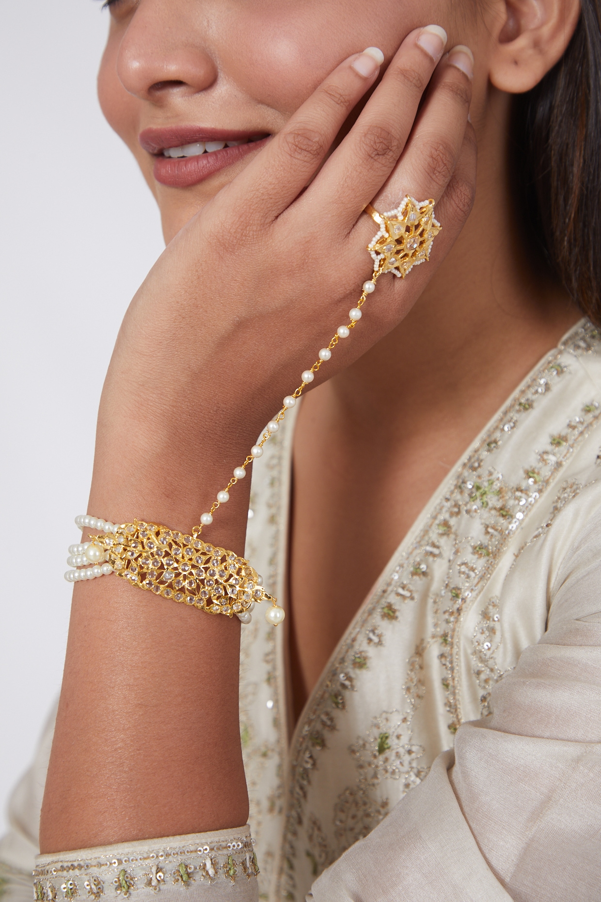 Kundan on sale hathphool designs