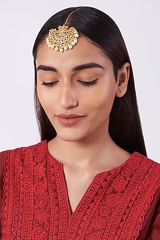 Gold Plated Maang Tikka With Pearls by Kiara