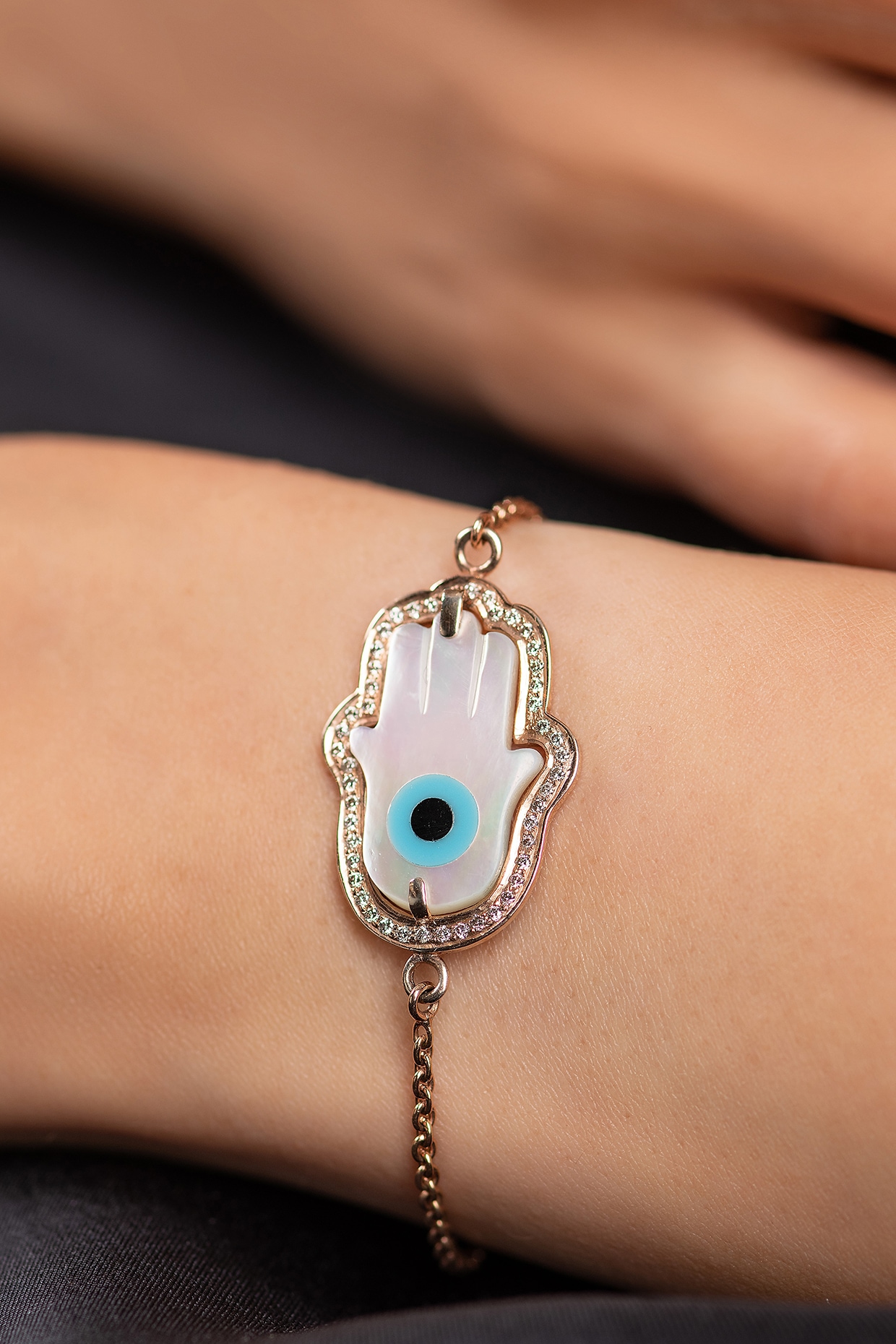 Bracelet with online hand and eye