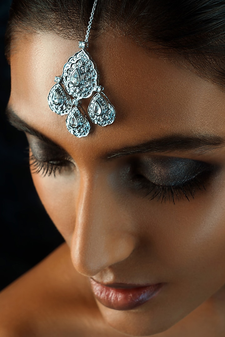 18 Kt White Gold Rose-Cut Diamond Maang Tikka by Kaj Fine Jewellery