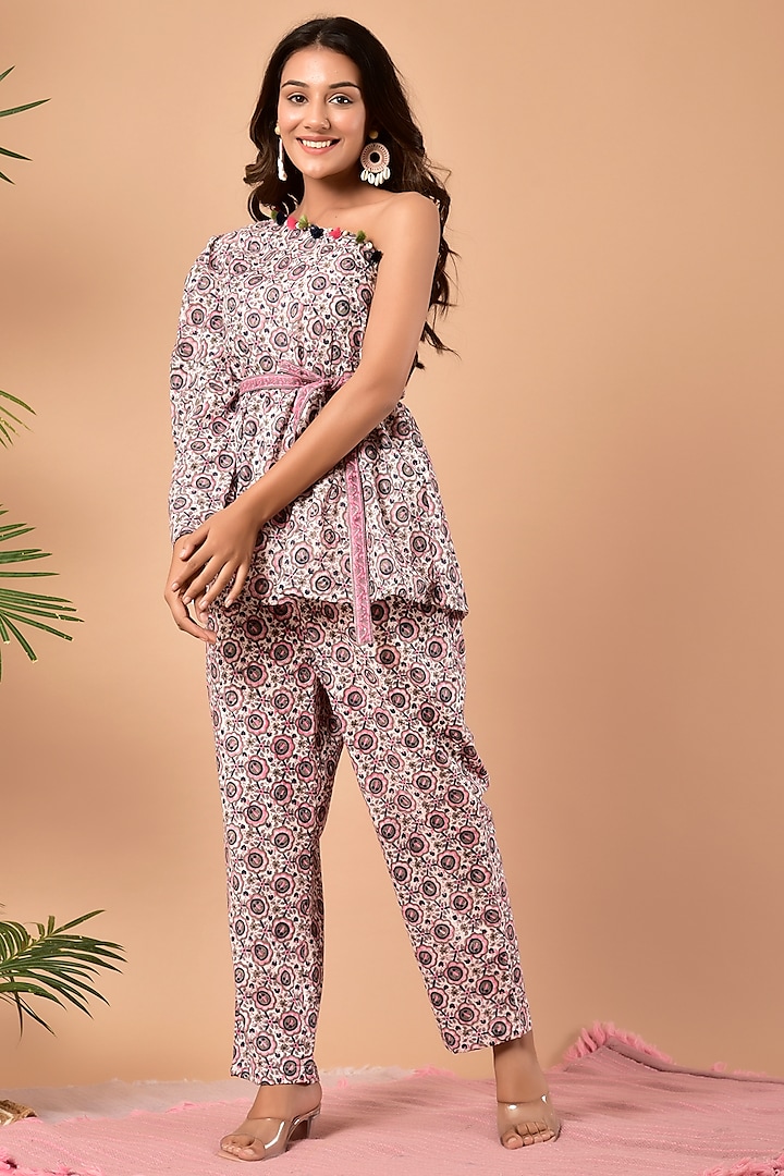 Pink Printed Co-Ord Set With Belt by Kaarah By Kaavya