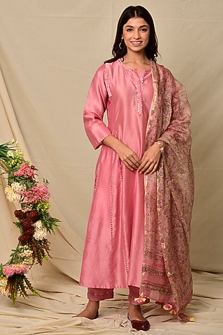 Baby Pink Chanderi Kurta Set by Kaarah By Kaavya