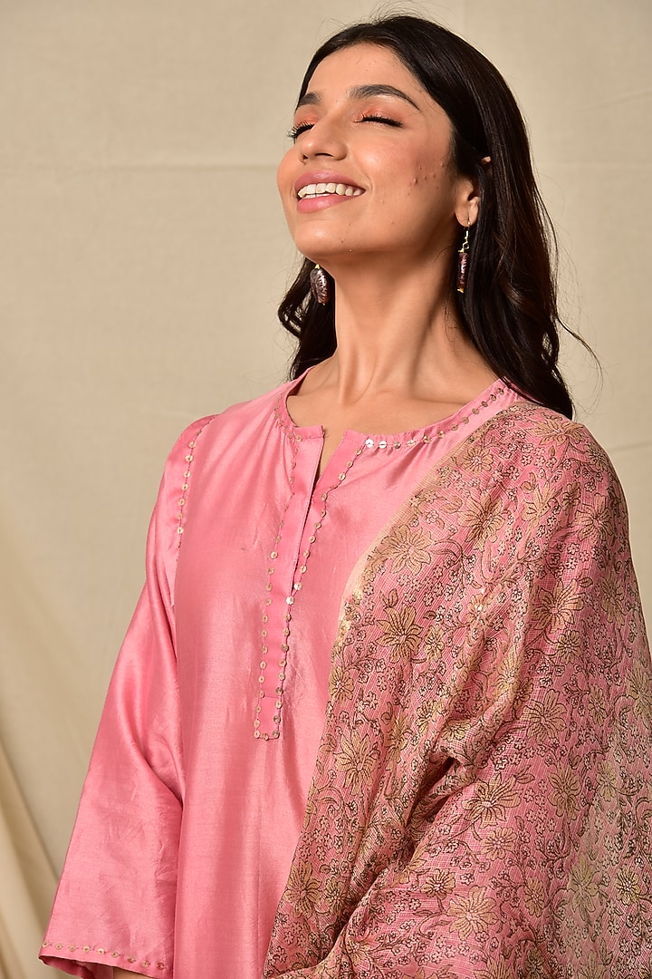 Baby Pink Chanderi Kurta Set by Kaarah By Kaavya at Pernia's Pop Up Shop
