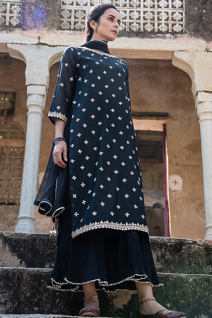 Black Embroidered Kurta Set by Kameez at Pernia's Pop Up Shop