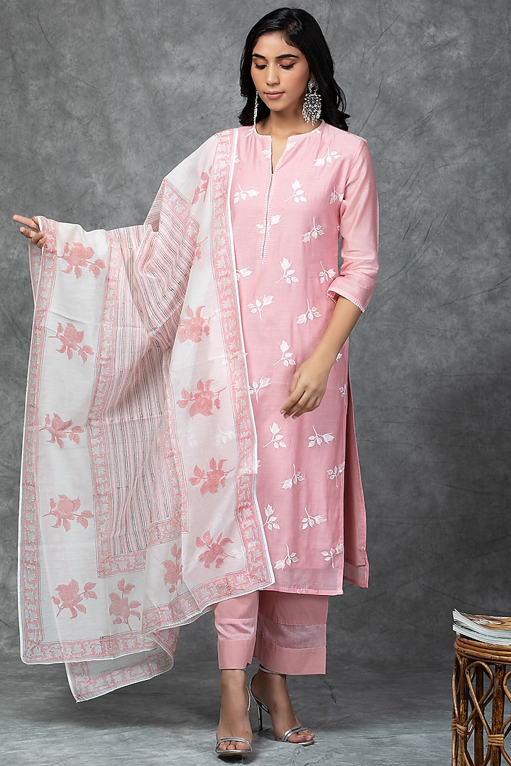 Blush Pink Embroidered Kurta Set by Kameez
