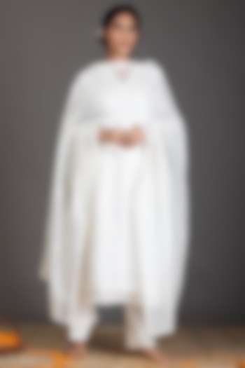 Snow White Floral Embroidered Kurta Set by Kameez at Pernia's Pop Up Shop