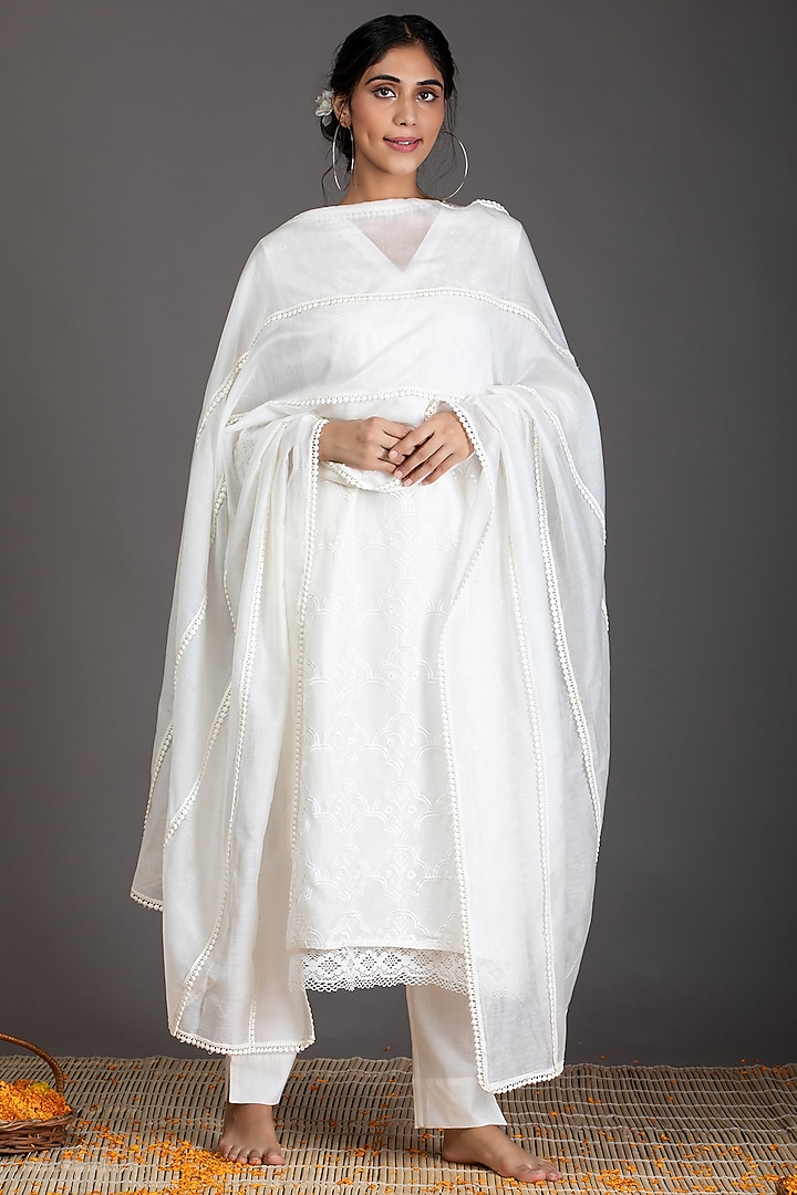 Snow White Floral Embroidered Kurta Set by Kameez at Pernia's Pop Up Shop