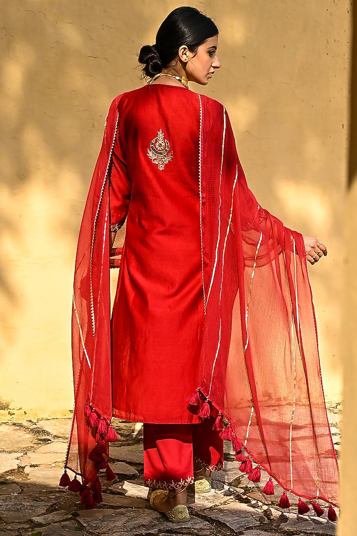 Cadmium Red Embroidered Kurta Set by Kameez at Pernia's Pop Up Shop