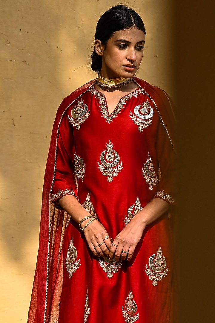 Cadmium Red Embroidered Kurta Set by Kameez at Pernia's Pop Up Shop