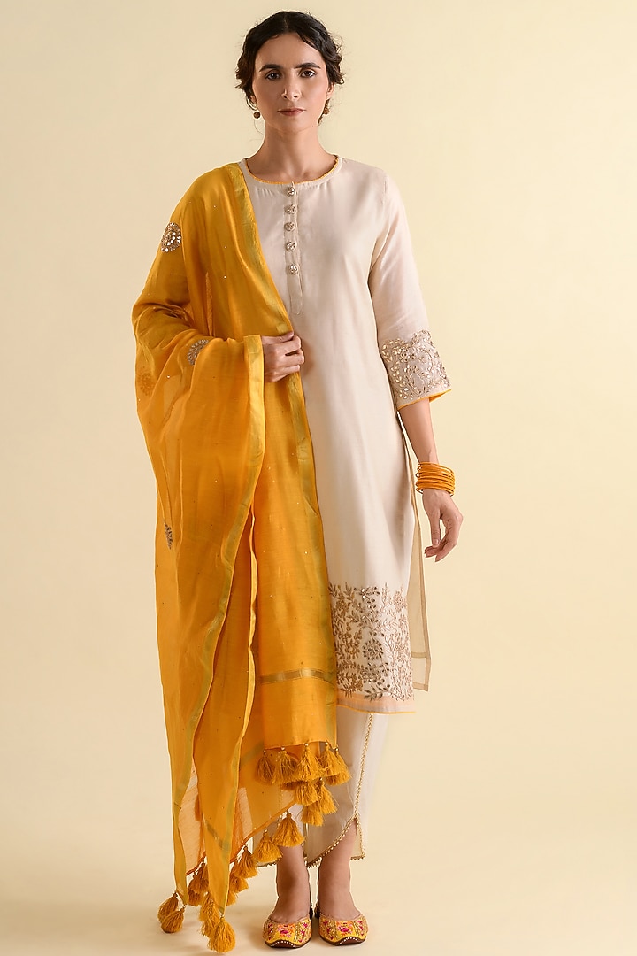 Women Ivory Chanderi Embroidered Kurta, Pants & Dupatta Set