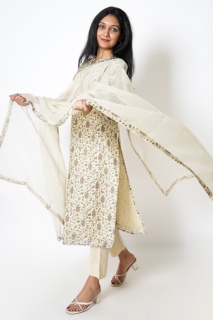 Ivory Chanderi Floral Hand Block Printed Kurta Set by Kameez at Pernia's Pop Up Shop