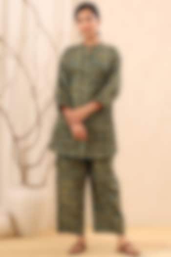 Moss Green Printed Kurta Set by Kameez at Pernia's Pop Up Shop