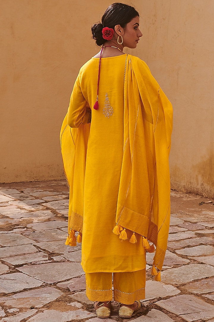 Mustard Embroidered Kurta Set by Kameez at Pernia's Pop Up Shop