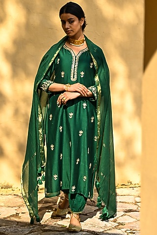 Green Embroidered Kurta Set by Kameez