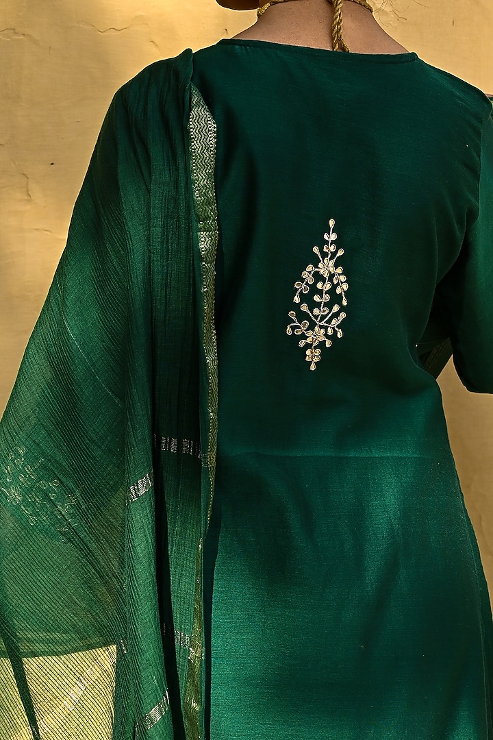 Green Embroidered Kurta Set by Kameez at Pernia's Pop Up Shop