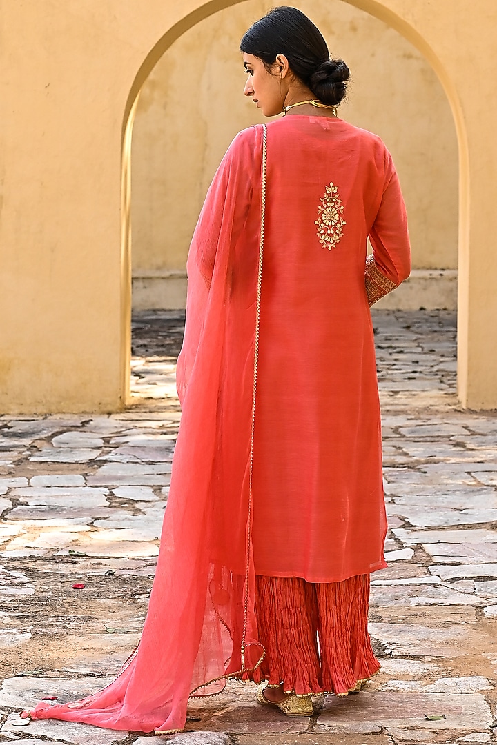 Peach Embroidered Kurta Set by Kameez at Pernia's Pop Up Shop