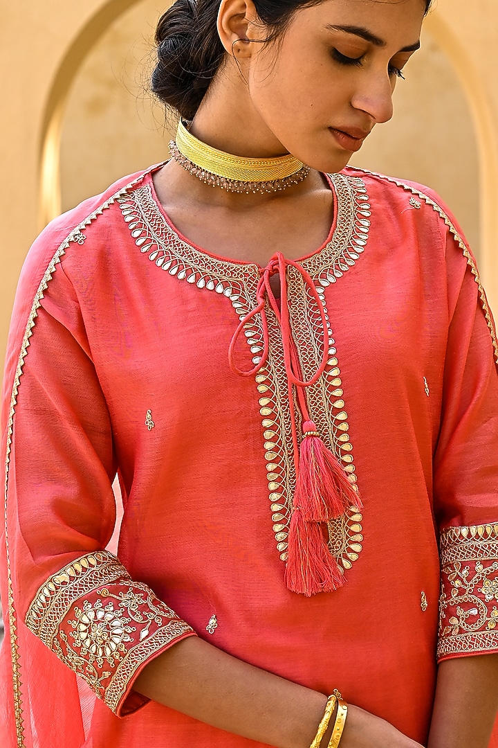 Peach Embroidered Kurta Set by Kameez at Pernia's Pop Up Shop