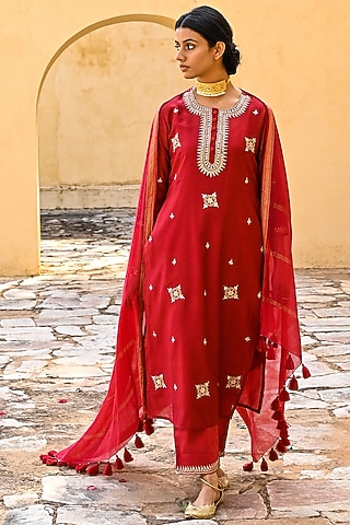 Bright Red Chanderi Kurta Set by Kameez