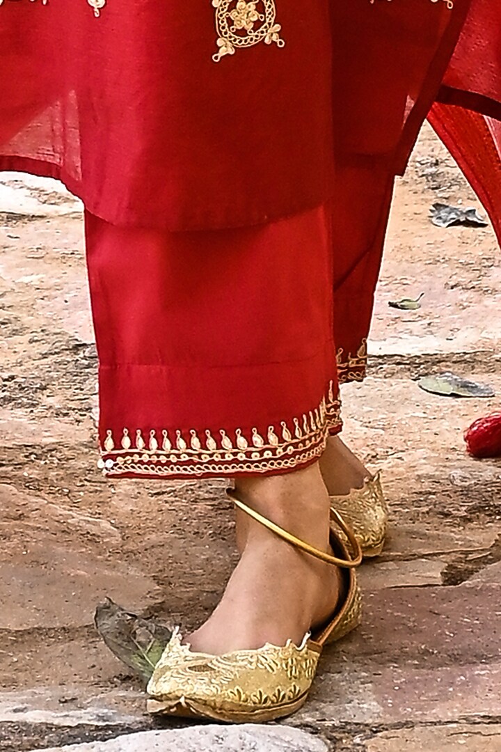 Bright Red Chanderi Kurta Set by Kameez at Pernia's Pop Up Shop
