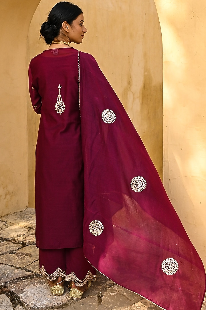 Carmine Embroidered Kurta Set by Kameez at Pernia's Pop Up Shop