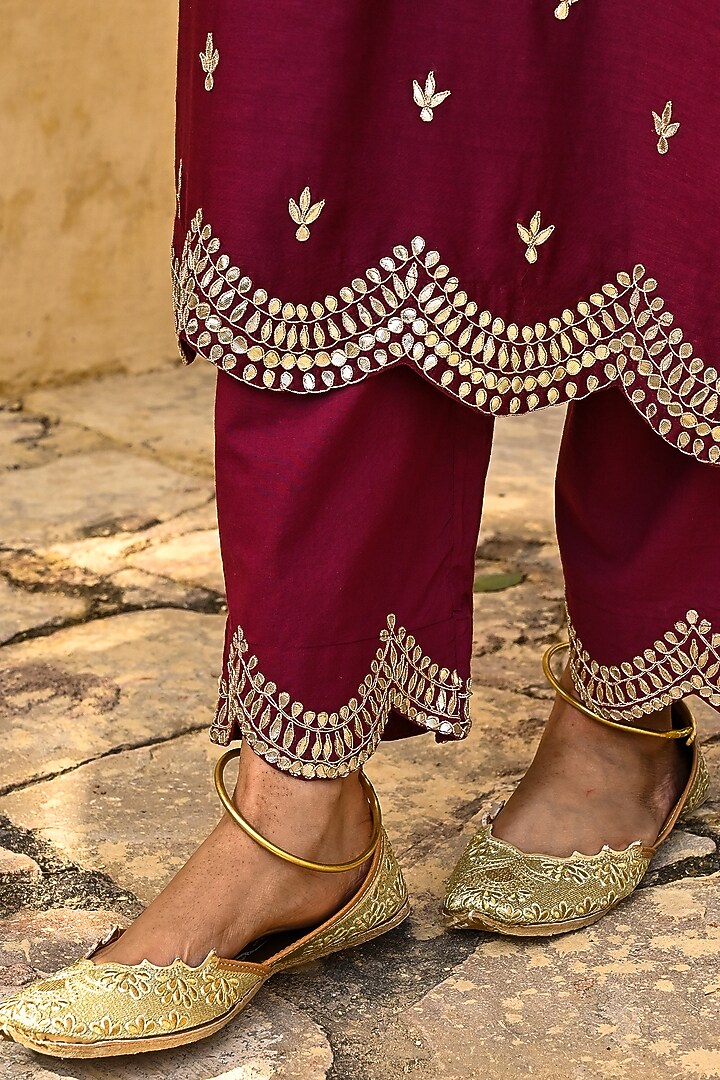 Carmine Embroidered Kurta Set by Kameez at Pernia's Pop Up Shop