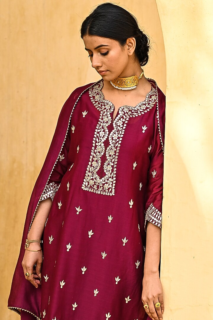 Carmine Embroidered Kurta Set by Kameez at Pernia's Pop Up Shop