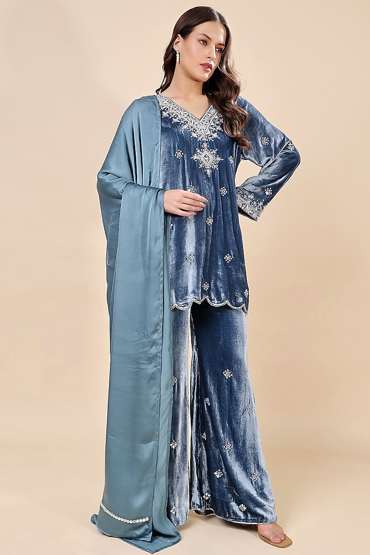 Blue Viscose Velvet Hand Embroidered Kurta Set by Kanchi Khurana Couture at Pernia's Pop Up Shop