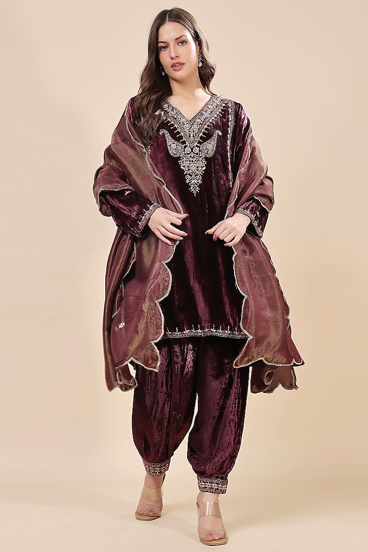 Maroon Viscose Velvet Hand Embroidered Kurta Set by Kanchi Khurana Couture at Pernia's Pop Up Shop