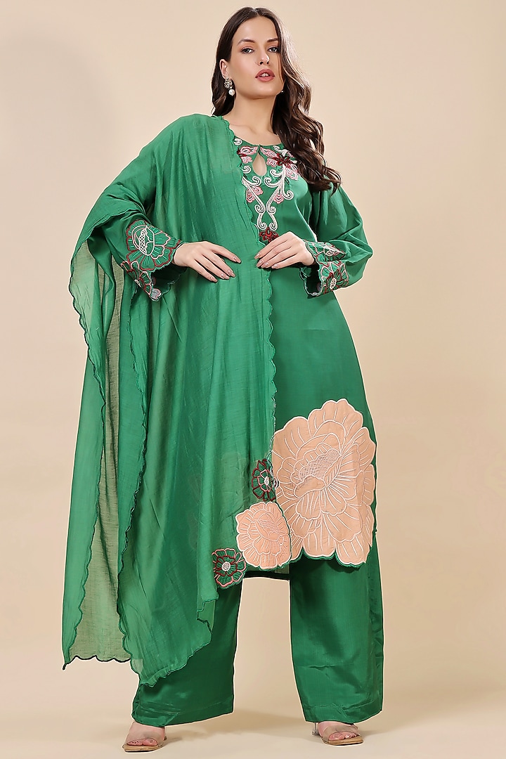 Green Chanderi Silk Hand & Machine Embroidered Kurta Set by Kanchi Khurana Couture at Pernia's Pop Up Shop