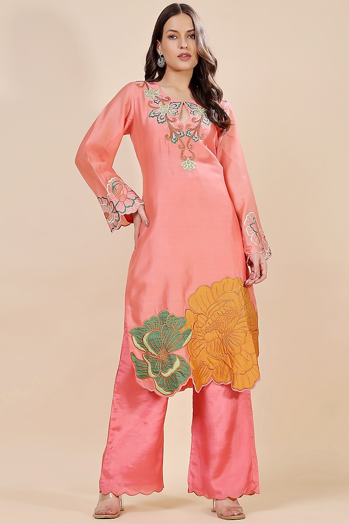 Peach Chanderi Silk Hand & Machine Embroidered Kurta Set by Kanchi Khurana Couture at Pernia's Pop Up Shop