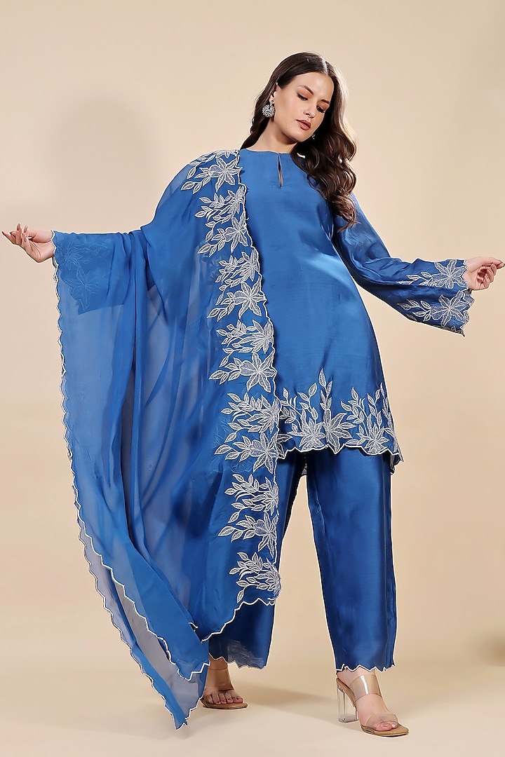 Blue Silk Chanderi Machine Embroidered Kurta Set by Kanchi Khurana Couture at Pernia's Pop Up Shop