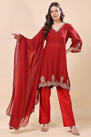 Maroon Silk Organza Hand Embroidered Kurta Set by Kanchi Khurana Couture
