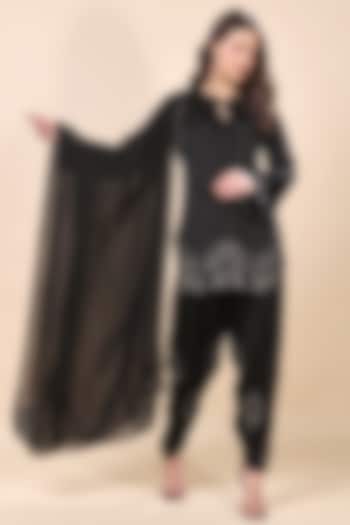 Black Satin Organza Hand Embroidered Kurta Set by Kanchi Khurana Couture at Pernia's Pop Up Shop