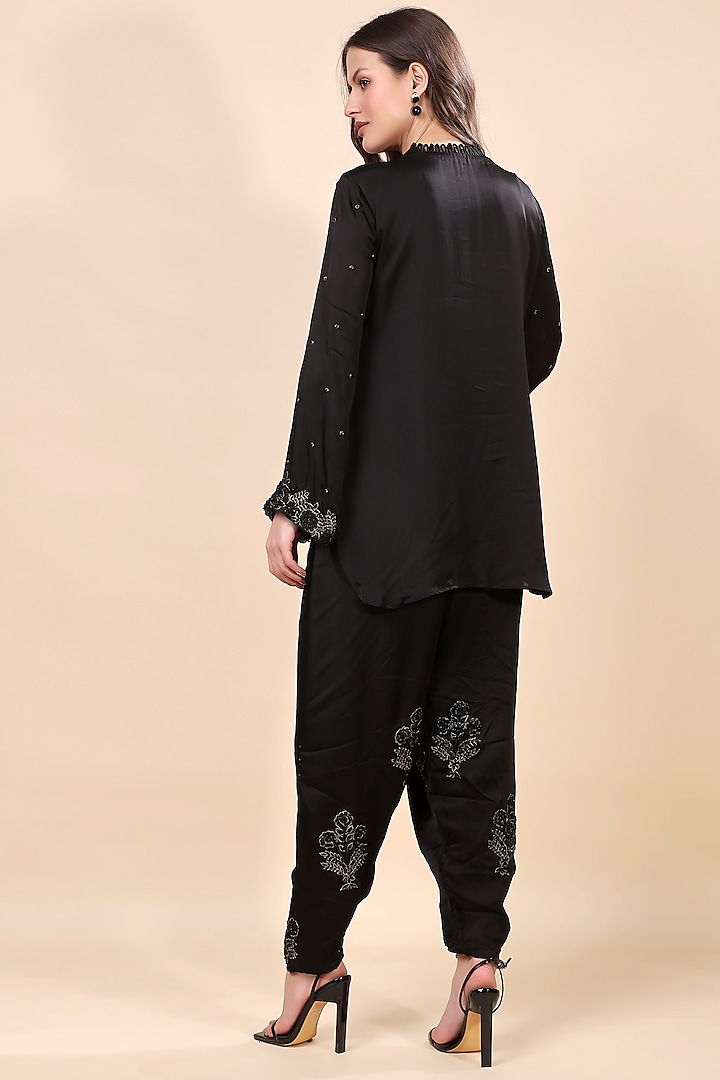 Black Satin Organza Hand Embroidered Kurta Set by Kanchi Khurana Couture at Pernia's Pop Up Shop