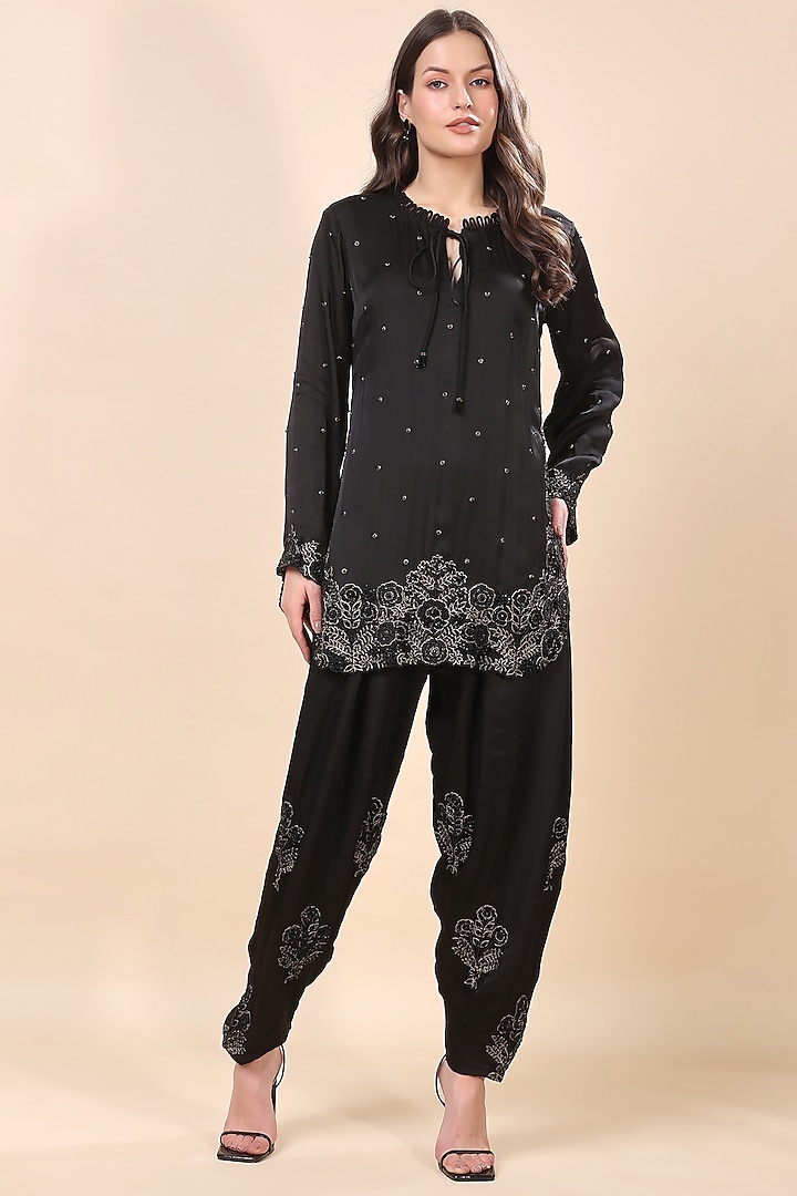 Black Satin Organza Hand Embroidered Kurta Set by Kanchi Khurana Couture at Pernia's Pop Up Shop