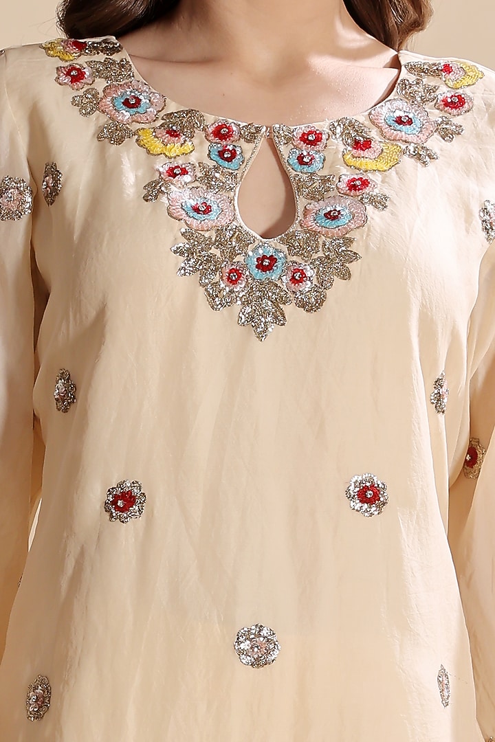 Cream Silk Organza Hand Embroidered Kurta Set by Kanchi Khurana Couture at Pernia's Pop Up Shop