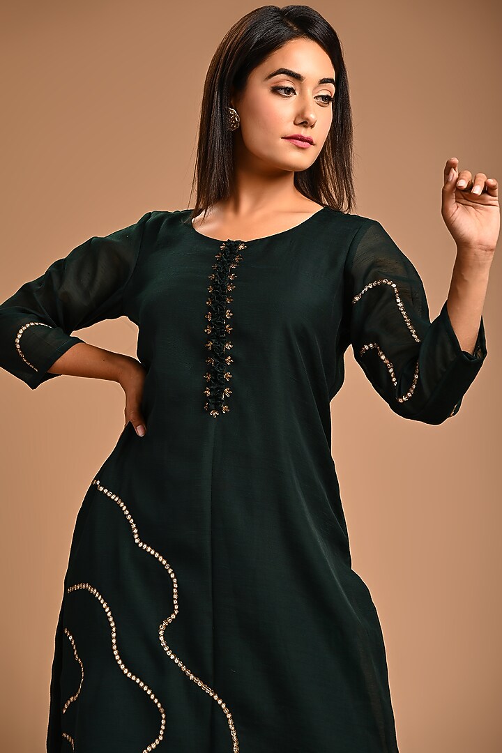Bottle Green Embellished Kurta Set by KANIKA MITTAL at Pernia's Pop Up Shop