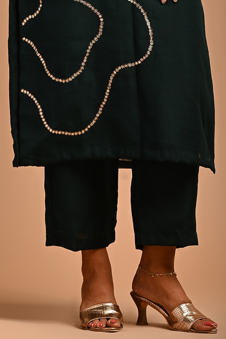 Bottle Green Embellished Kurta Set by KANIKA MITTAL at Pernia's Pop Up Shop