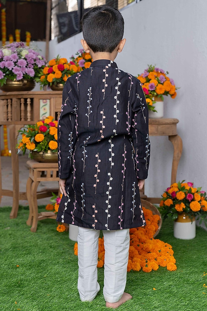 Black Chanderi Silk Thread Embroidered Kurta Set by Kirti Agarwal Pret n Couture at Pernia's Pop Up Shop