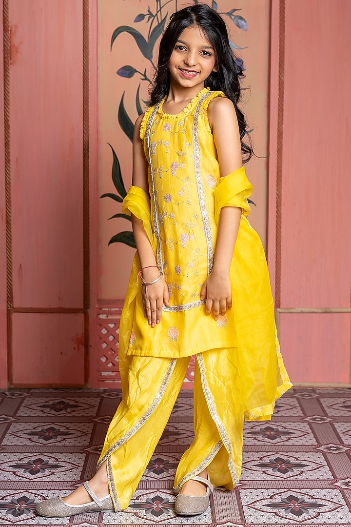 Yellow Mul Chanderi & Organza Floral Embroidered Kurta Set For Girls by Kirti Agarwal Pret n Couture at Pernia's Pop Up Shop