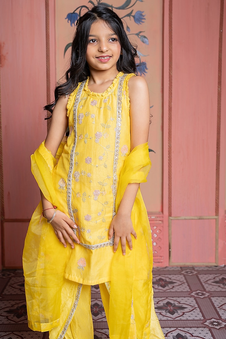 Yellow Mul Chanderi & Organza Floral Embroidered Kurta Set For Girls by Kirti Agarwal Pret n Couture at Pernia's Pop Up Shop
