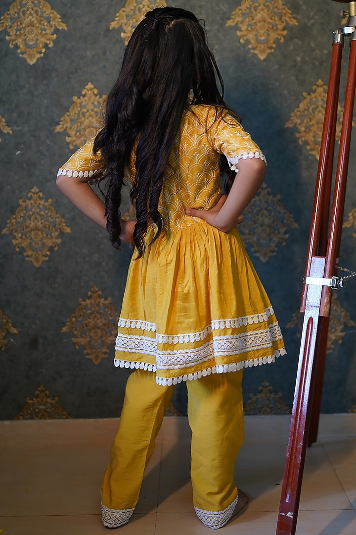 Yellow Chanderi Silk Embroidered Kurta Set For Girls by Kirti Agarwal Pret n Couture at Pernia's Pop Up Shop