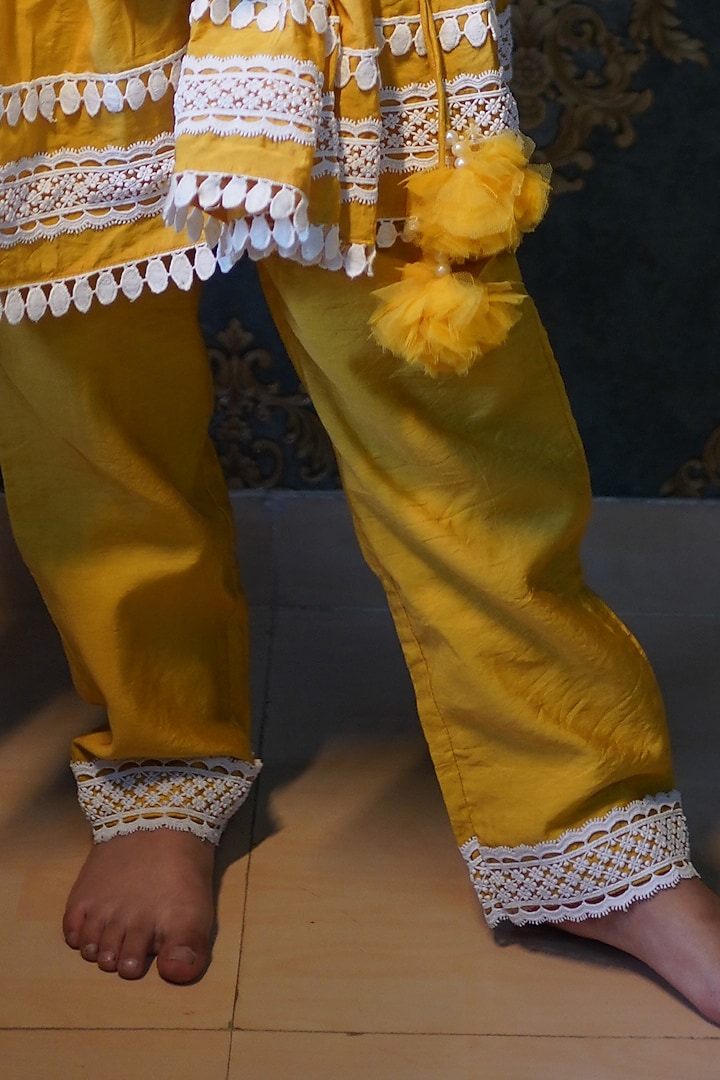 Yellow Chanderi Silk Embroidered Kurta Set For Girls by Kirti Agarwal Pret n Couture at Pernia's Pop Up Shop