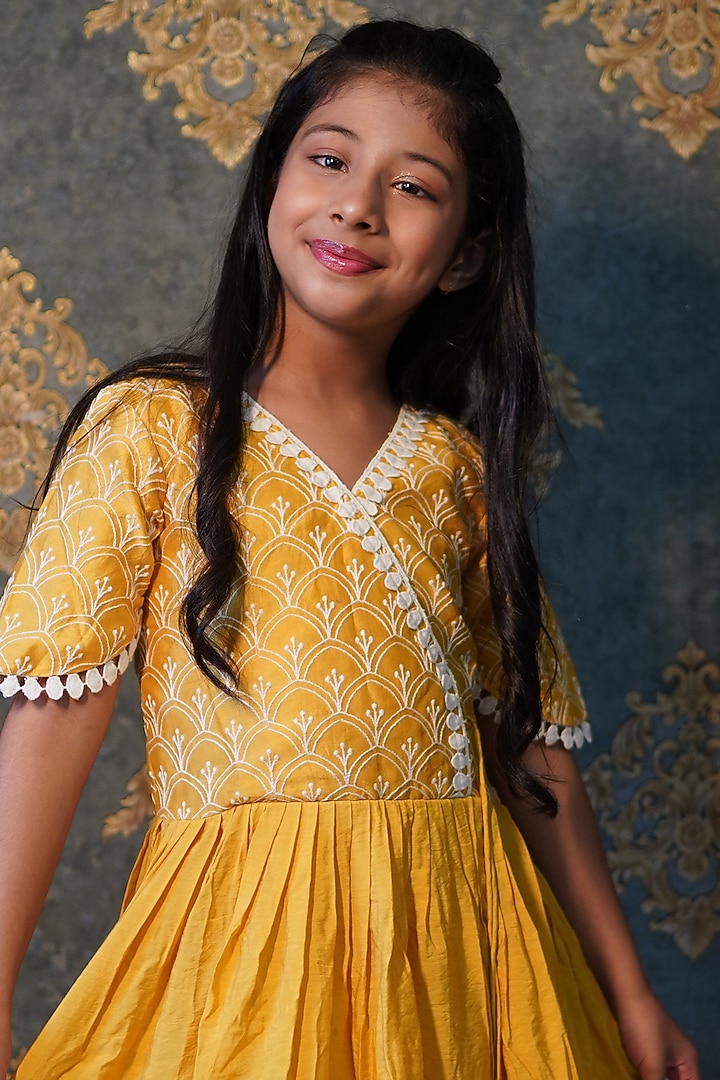 Yellow Chanderi Silk Embroidered Kurta Set For Girls by Kirti Agarwal Pret n Couture at Pernia's Pop Up Shop
